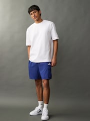 Синий - Шорты Челси с логотипом Adidas Small Essentials - Image 2 of 5