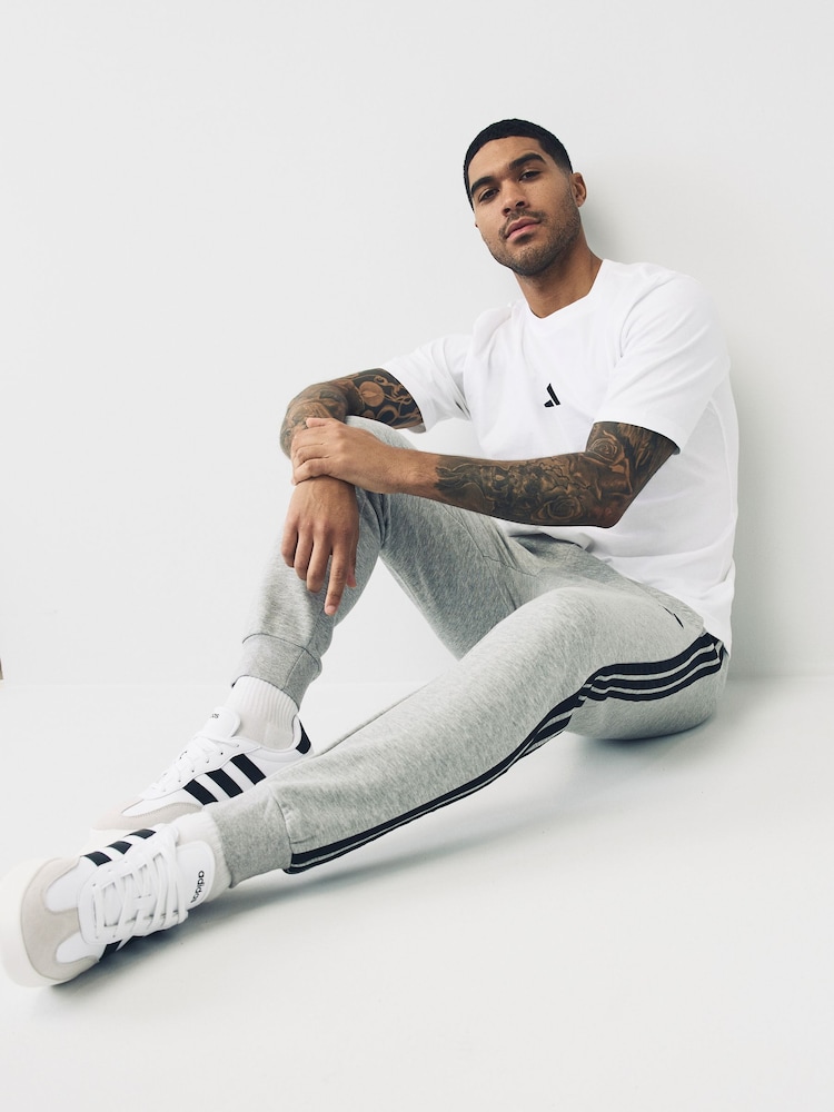 رمادي - بنطلون فليس 3 خطوط من Adidas Essentials - Image 3 of 6