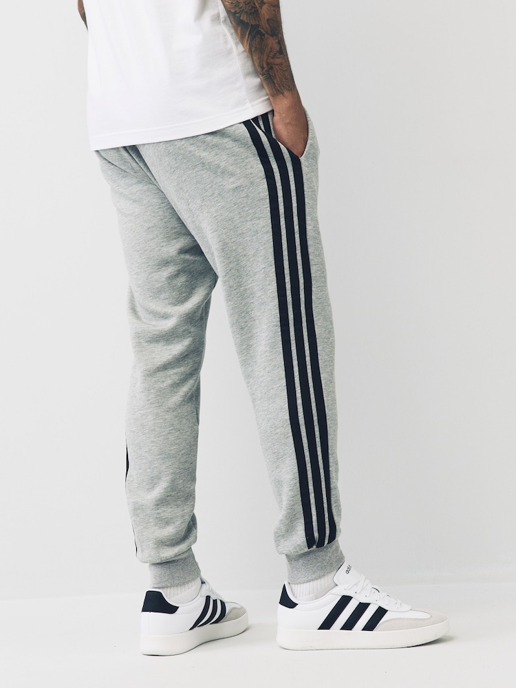 رمادي - بنطلون فليس 3 خطوط من Adidas Essentials - Image 4 of 6