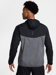 Negro/gris - Nike Dri-FIT Stride Woven Running Jacket - Imagen 2 de 12