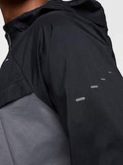 Negro/gris - Nike Dri-FIT Stride Woven Running Jacket - Imagen 5 de 12