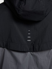 Negro/gris - Nike Dri-FIT Stride Woven Running Jacket - Imagen 6 de 12