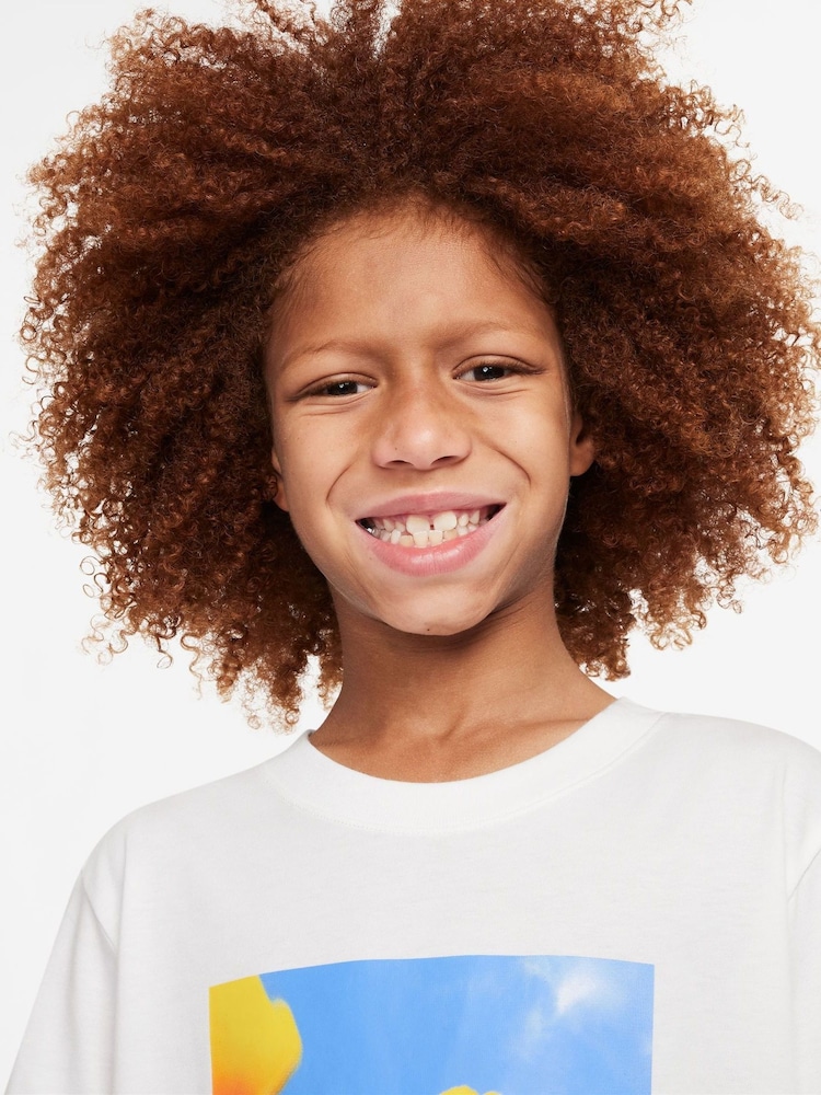 Nike White Sportswear 100% Cotton T-Shirt - Image 3 of 3