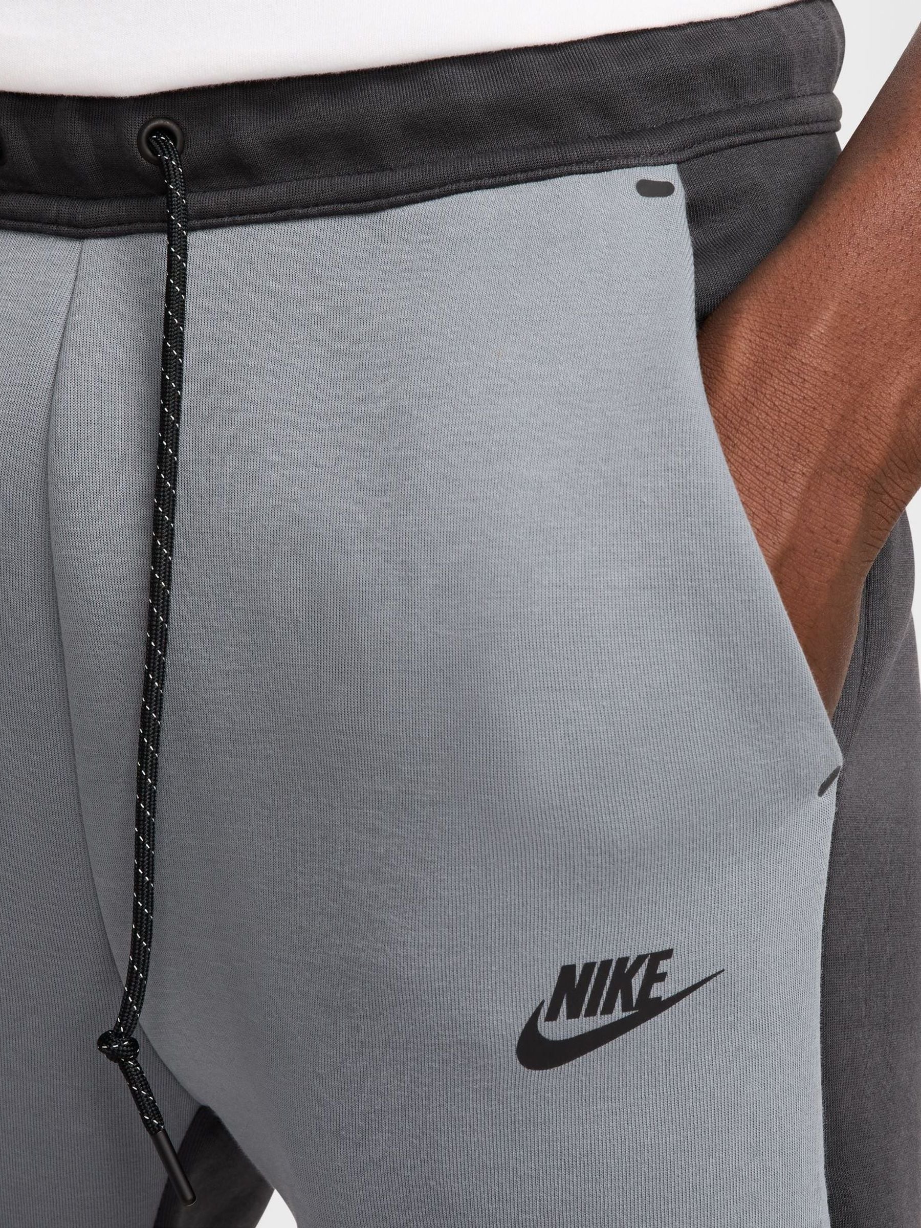 Cumpără Antracit/Gri - Pantaloni de trening din fleece tehnic Nike