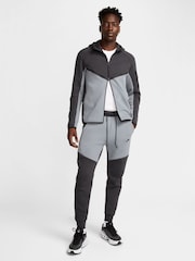Антрацит/Серый - Спортивные брюки из флиса Nike Tech - Изображение 9 из 9