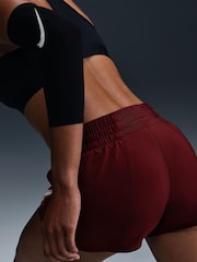 Тёмно-красная команда - Nike One Swoosh Dri-FIT Mid Rise Brief Lined Running Shorts - Изображение 4 из 10