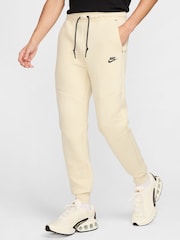 JASNY KHAKI - Polarowe joggersy Nike Tech Fleece - Image 1 of 18