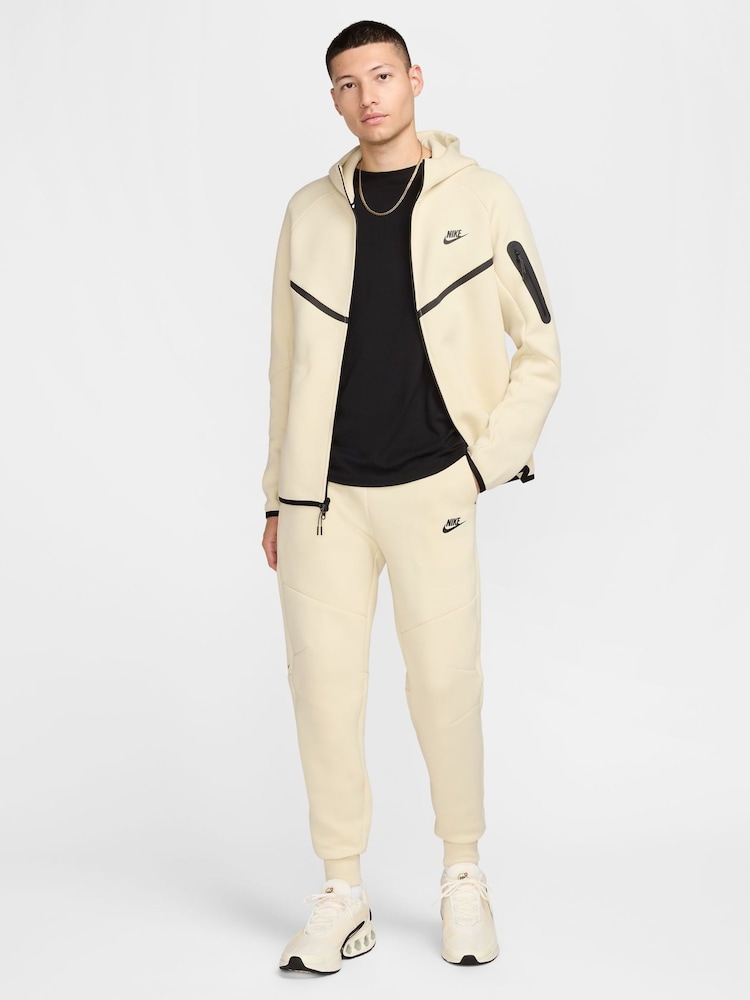 JASNY KHAKI - Polarowe joggersy Nike Tech Fleece - Image 11 of 18