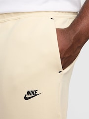 JASNY KHAKI - Polarowe joggersy Nike Tech Fleece - Image 15 of 18