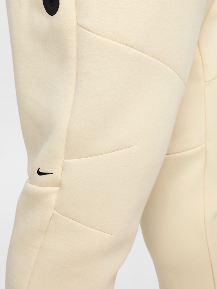 JASNY KHAKI - Polarowe joggersy Nike Tech Fleece - Image 17 of 18