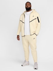 JASNY KHAKI - Polarowe joggersy Nike Tech Fleece - Image 2 of 18