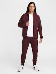 Burgundy Crush - Nike Tech Fleece Zip Up Huvtröja - Bild 11 av 11