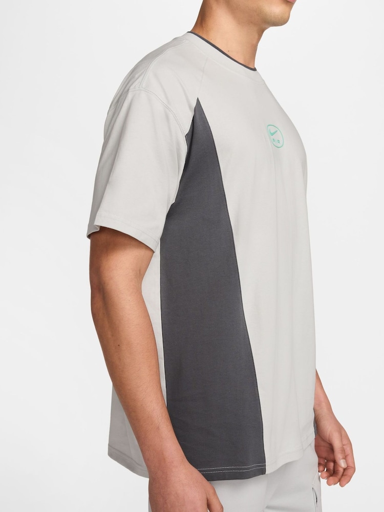 Nike Photon Dust Air Colourblock T-Shirt - Image 5 of 6