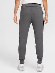 Железный серый - Спортивные брюки из флиса Nike Tech - Изображение 2 из 8