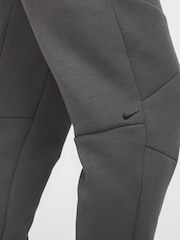 Железный серый - Спортивные брюки из флиса Nike Tech - Изображение 5 из 8