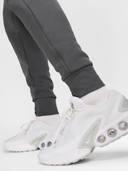 Железный серый - Спортивные брюки из флиса Nike Tech - Изображение 7 из 8