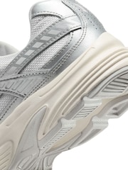Nike Grey/Pink Initiator Retro Runner Trainers - Image 10 of 10