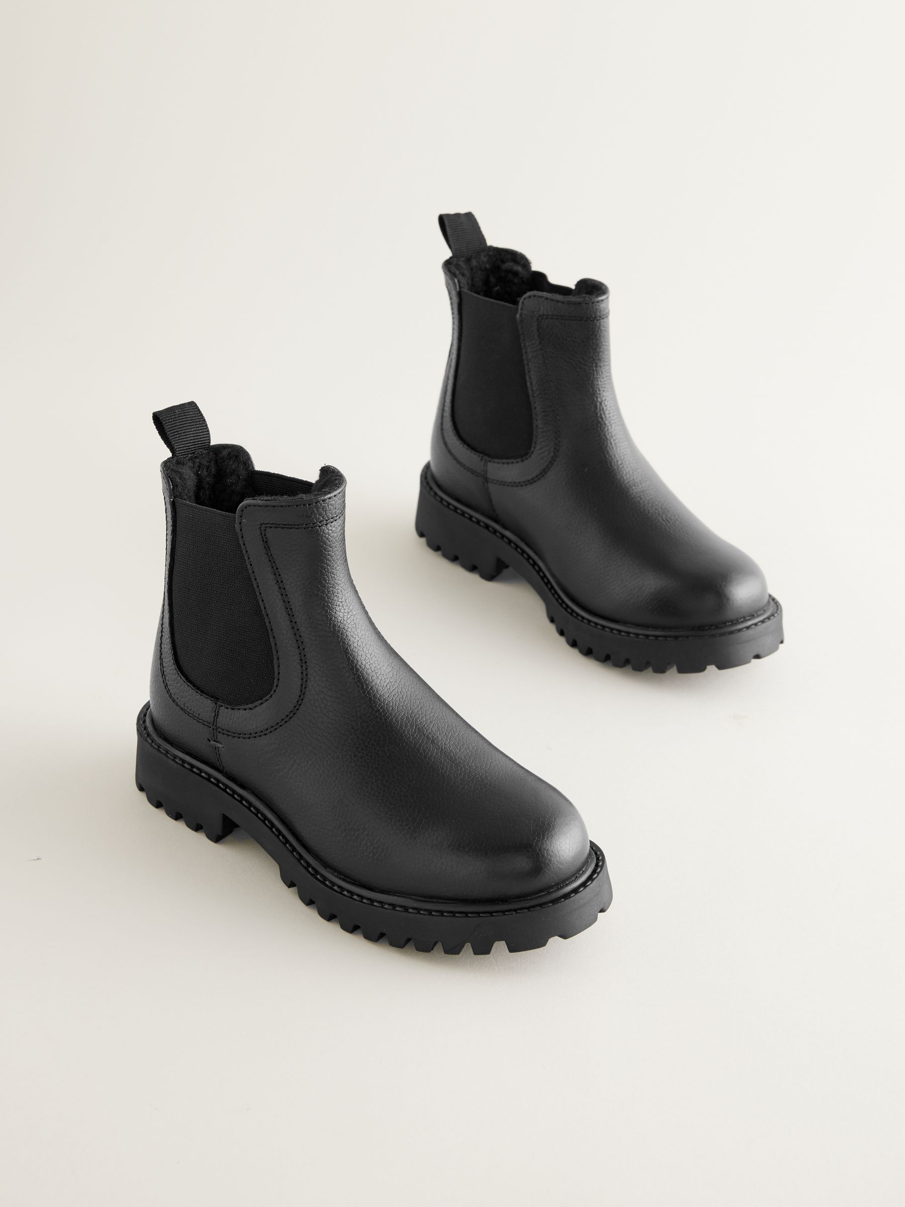 Kaufe Sie Schwarz Warmgefutterte Chelsea Boots aus Leder bei Next Deutschland