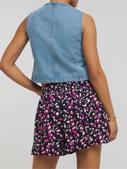 Simply Be Black Woven Relaxed Flippy Shorts - Image 2 of 4