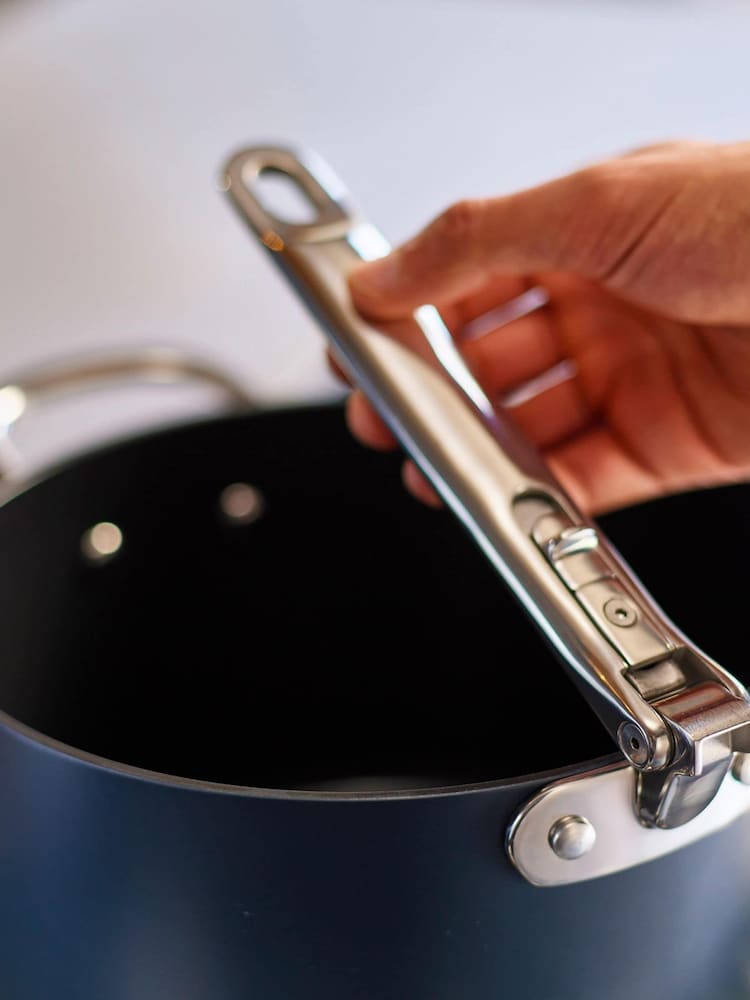 Joseph Joseph Midnight Blue Space Folding Handle Ceramic Nonstick 23cm Saucepan and Lid - Image 6 of 6