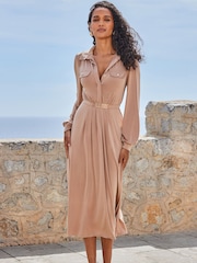 Sosandar Midi-Hemdkleid aus Jersey mit goldenem Gürteldetail - Bild 2 von 5