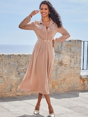 Sosandar Midi-Hemdkleid aus Jersey mit goldenem Gürteldetail - Bild 4 von 5