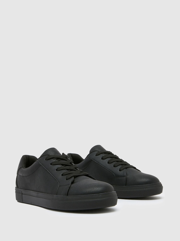 Zapatillas de deporte negras BTS Mountain para jóvenes de Schuh - Imagen 2 de 4