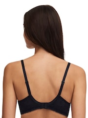 أسود - حمالة صدر للتيشرتات إسفنج ميموري فوم بسلك سفلي Comfort Day To Night من Chantelle - صورة 2 من 4