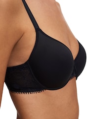 أسود - حمالة صدر للتيشرتات إسفنج ميموري فوم بسلك سفلي Comfort Day To Night من Chantelle - صورة 3 من 4