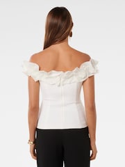 Top estilo corsé de crepé con volantes Stephanie de Forever New - Imagen 4 de 5