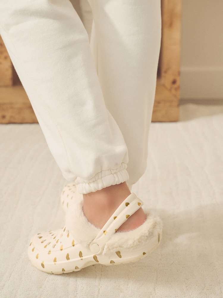 Weißgoldenes Herz - Damen-Clogs mit Clog-Slipper mit Kunstfellfutter - Bild 2 von 8 Weißgoldenes Herz - Damen-Clogs mit Clog-Slipper mit Kunstfellfutter - Bild 2 von 8