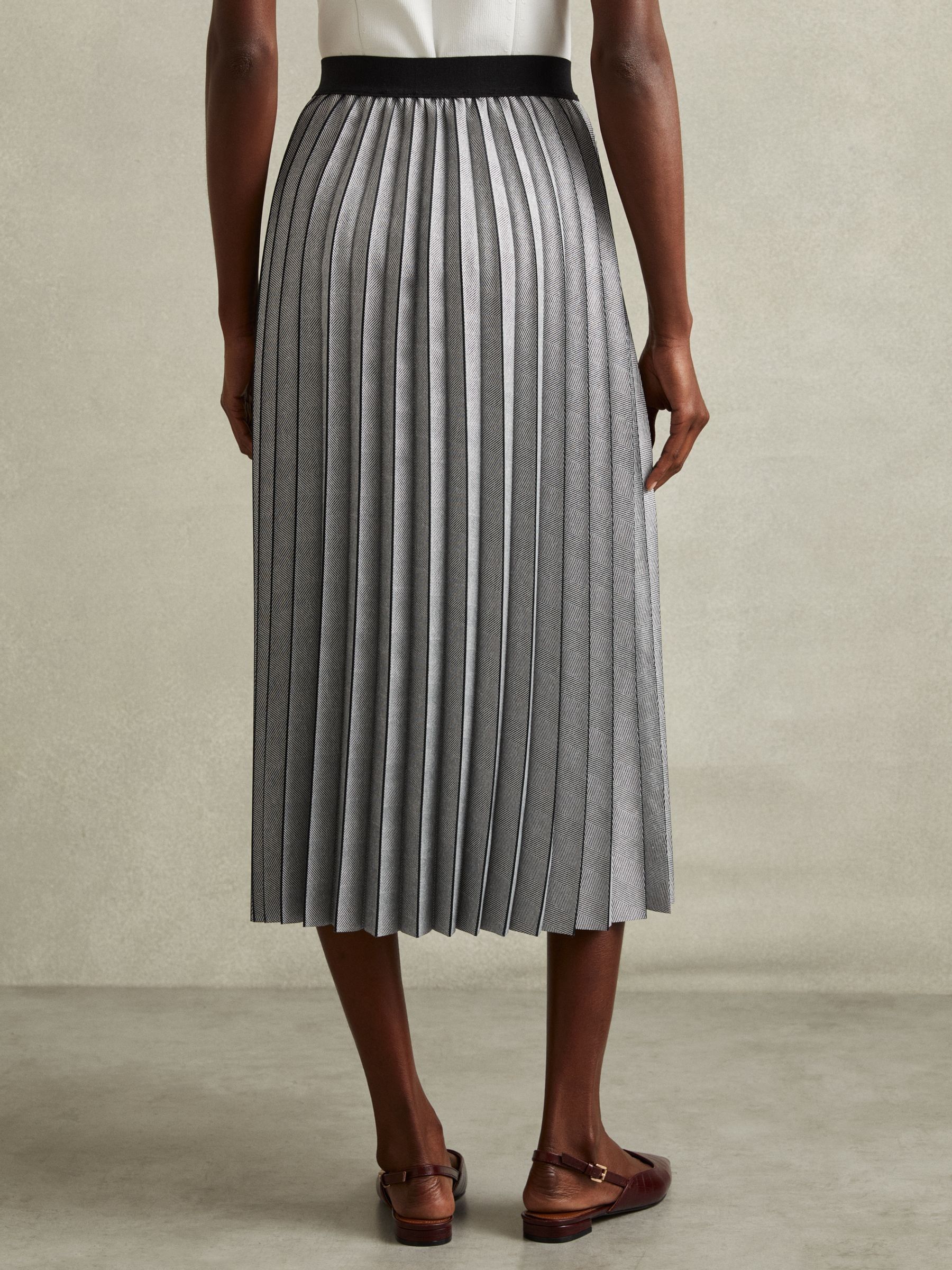 【海外限定】REISSスカート☆Grey Nova Checked Pleated Midi Sk Buy Reiss Grey Nova Checked Pleated Midi Skirt from the Next