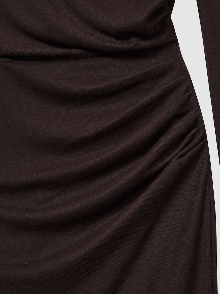 Reiss Brown Fleur Off-The-Shoulder Ruched Jersey Midi Dress - Image 7 of 7