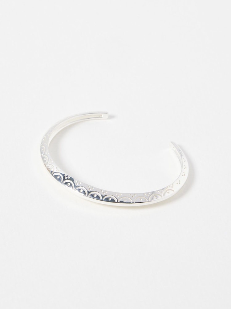 Oliver Bonas Silver Tone Susan Scalloped Engraved Bangle - Image 2 of 5
