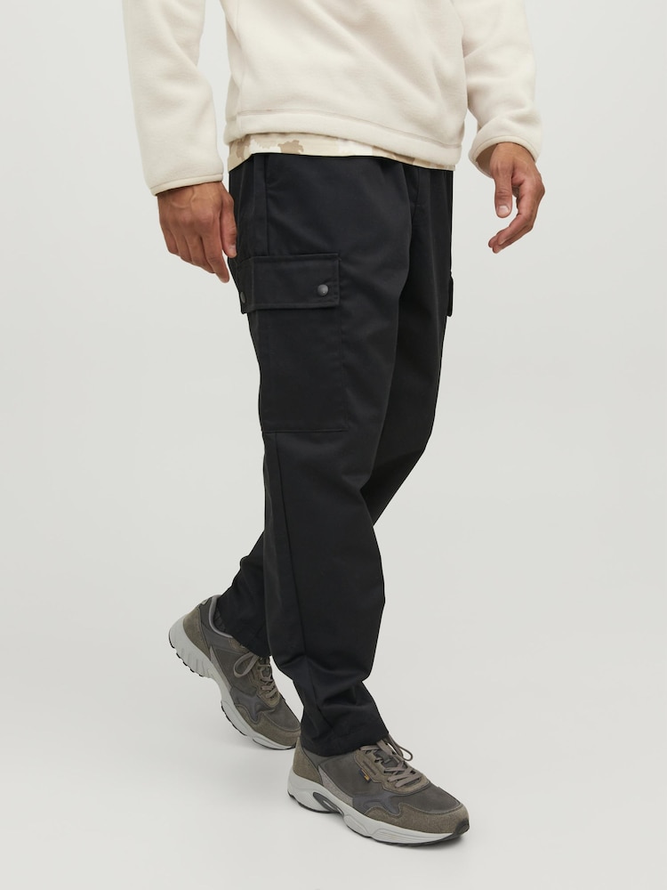 Schwarz - JACK & JONES Wide Tapered Cargo Trousers - Bild 1 von 5 Schwarz - JACK & JONES Wide Tapered Cargo Trousers - Bild 1 von 5