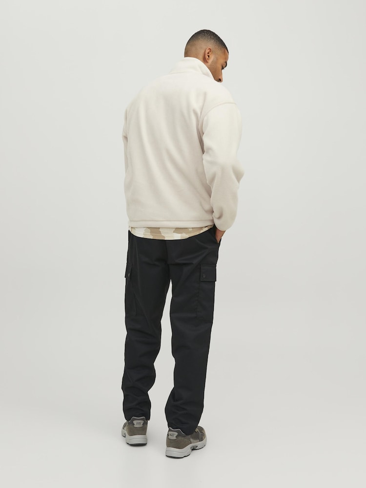 Schwarz - JACK & JONES Wide Tapered Cargo Trousers - Bild 2 von 5 Schwarz - JACK & JONES Wide Tapered Cargo Trousers - Bild 2 von 5