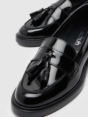 Črn patent - Schuh Lina Usnjeni mokasini s čopiči - Slika 4 iz 4