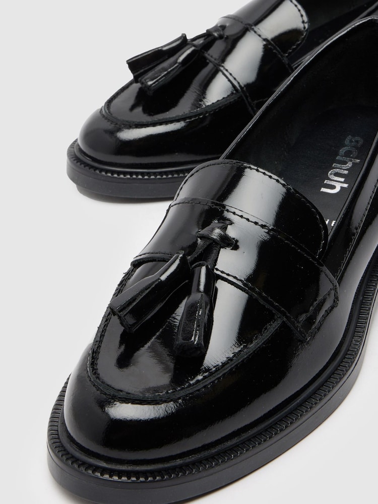 Črn patent - Schuh Lina Usnjeni mokasini s čopiči - Slika 4 iz 4