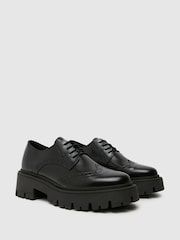 Schuh Liora Chunky Leather črna gležnjar z luknjičastim vzorcem in vezalkami - Slika 2 iz 4