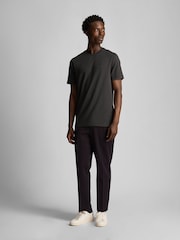 Grau - Lyle & Scott Tonal Eagle 100% Cotton T-Shirt - Bild 2 von 5