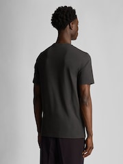 Grau - Lyle & Scott Tonal Eagle 100% Cotton T-Shirt - Bild 3 von 5