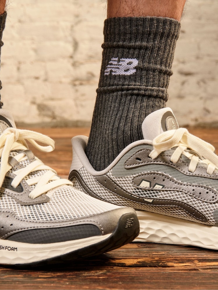 New Balance Grey Mens Fresh Foam Arishi V4 Trainers - Image 4 of 6