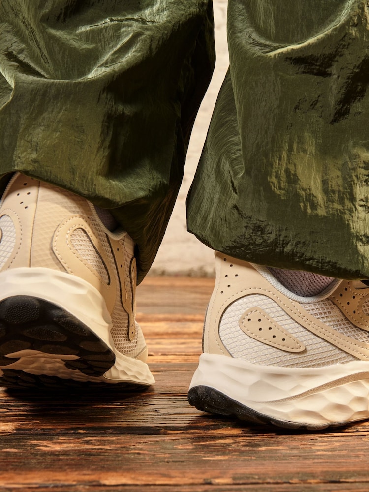 New Balance Cream Mens Fresh Foam Arishi V4 Trainers - Image 8 of 8
