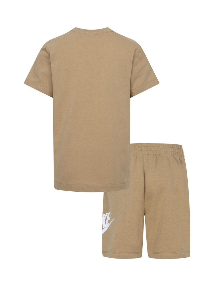 Crema - Nike conjunto de camisetas y pantalones cortos de Little Kids Club - Imagen 2 de 4