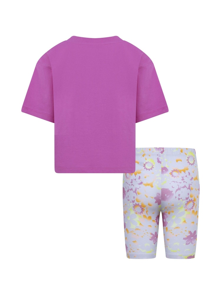 Lila - Nike – Flowral – T-Shirt und Shorts im Set für kleine Kinder - Bild 2 von 5 Lila - Nike – Flowral – T-Shirt und Shorts im Set für kleine Kinder - Bild 2 von 5