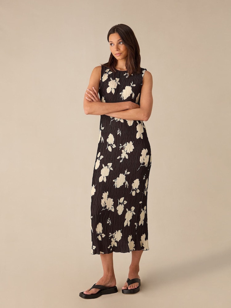 Ro&Zo Black Floral Plissé Tube Dress - Image 1 of 4