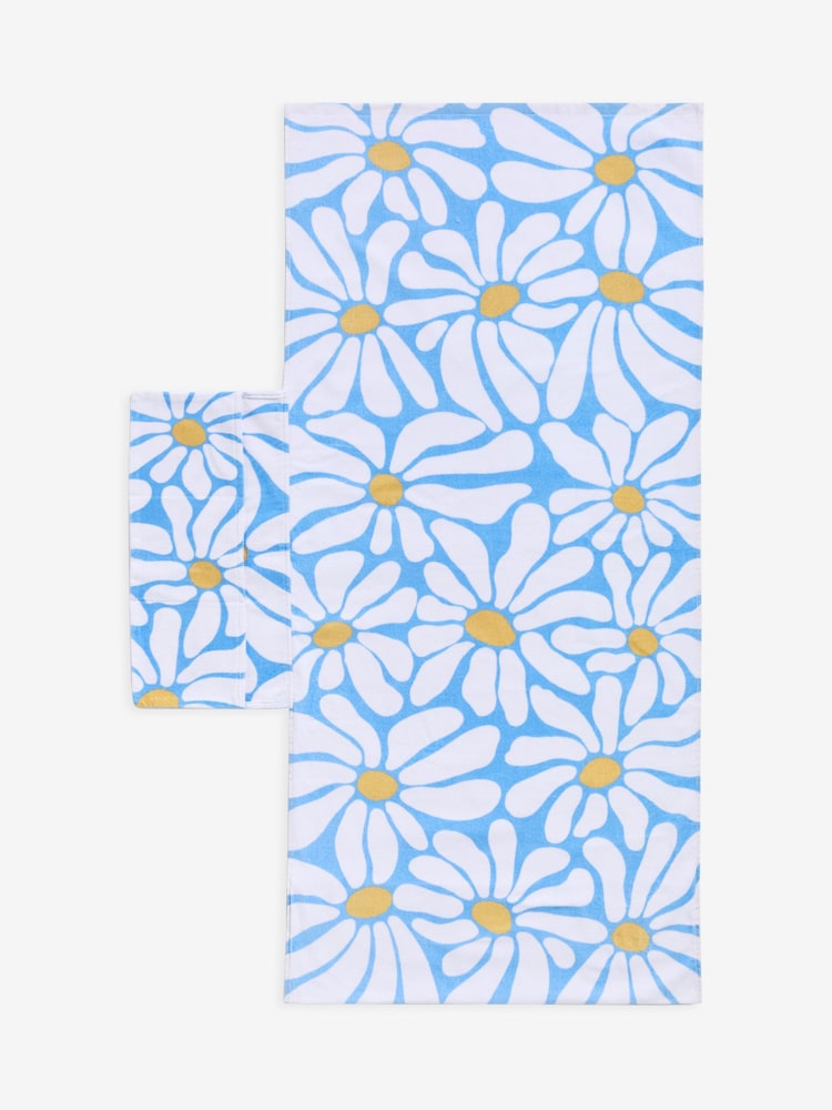 Blue Daisy Pocket 100% Cotton Beach Towel - Image 3 of 3