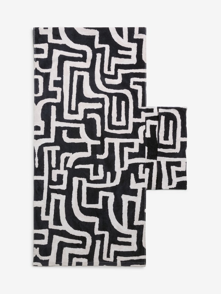 Blue Geo Pocket 100% Cotton Beach Towel - Image 3 of 3