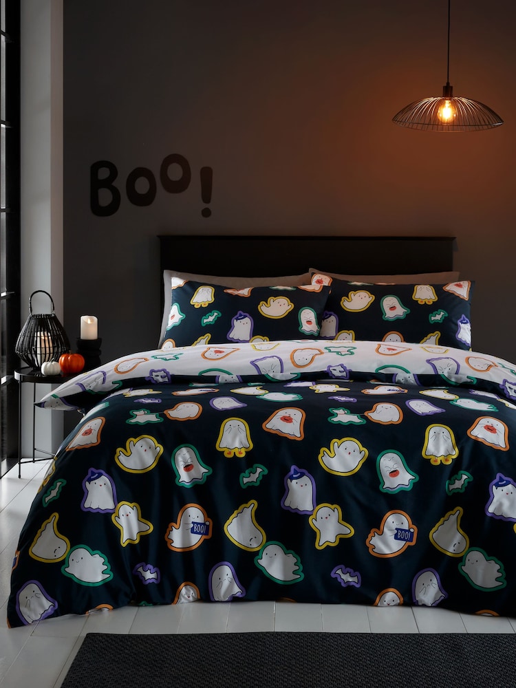 Catherine Lansfield Black Halloween Ghosts Reversible Duvet Cover and Pillowcase Set - Image 2 of 6