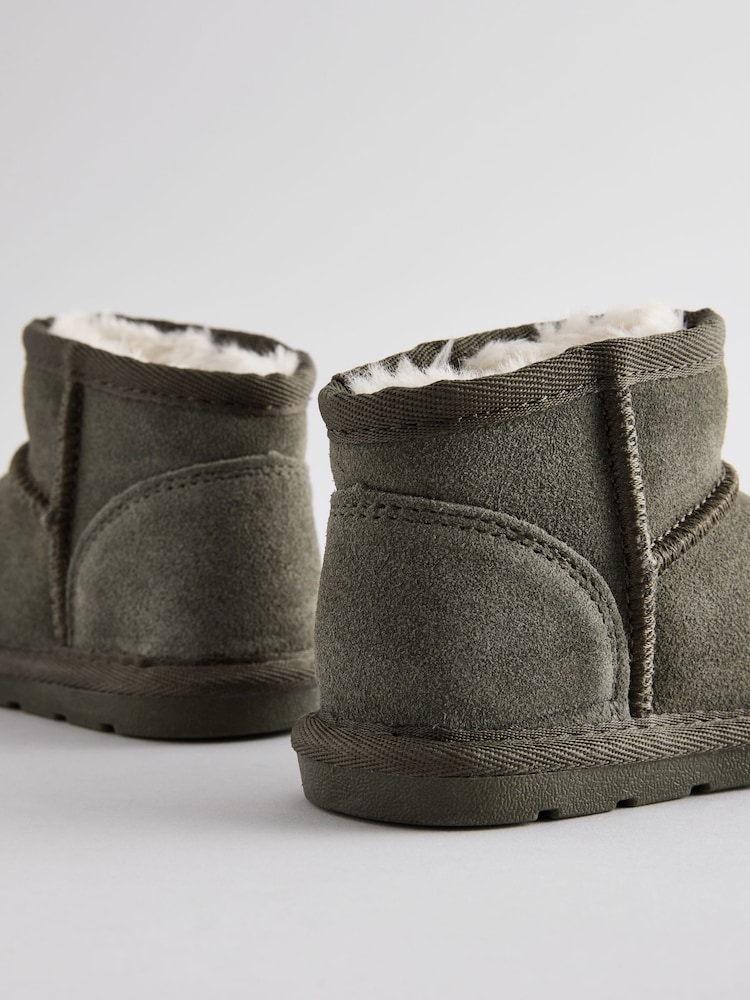 Grün - Warm gefütterte Stiefel aus Veloursleder - Bild 9 von 9 Grün - Warm gefütterte Stiefel aus Veloursleder - Bild 9 von 9